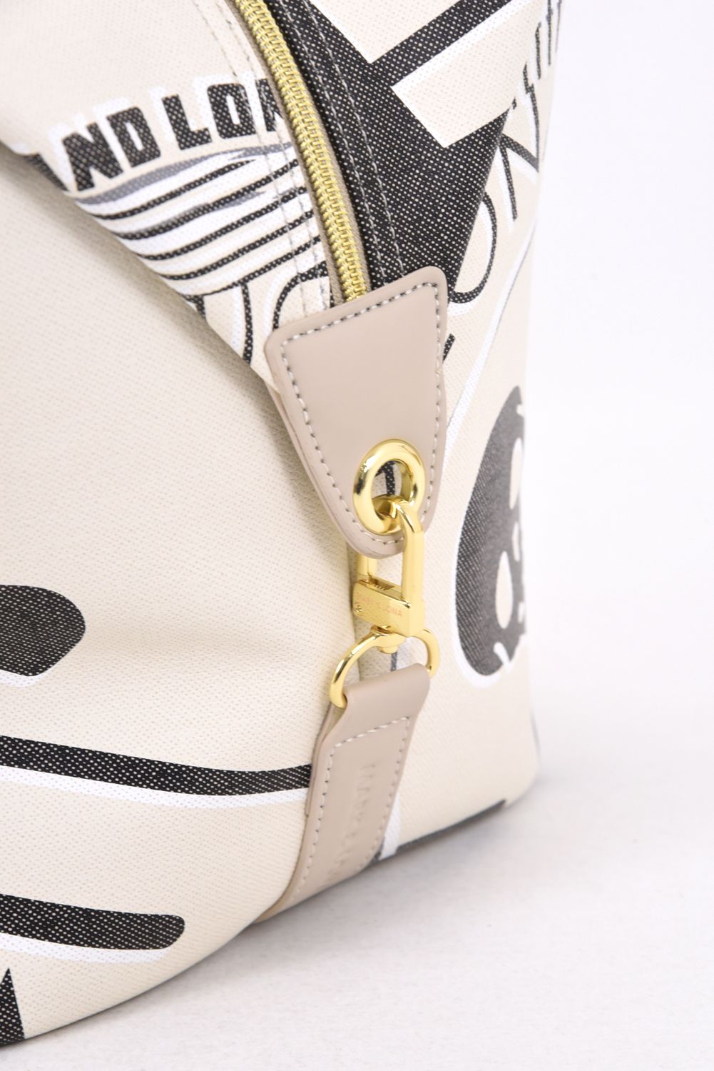 【2026SS 木村拓哉さん着用 VOL.3】 ATLAS CONVERTIBLE BOSTON BAG / アイアンスカル シンセティックレザー 2WAYボストンバッグ (ベージュ)