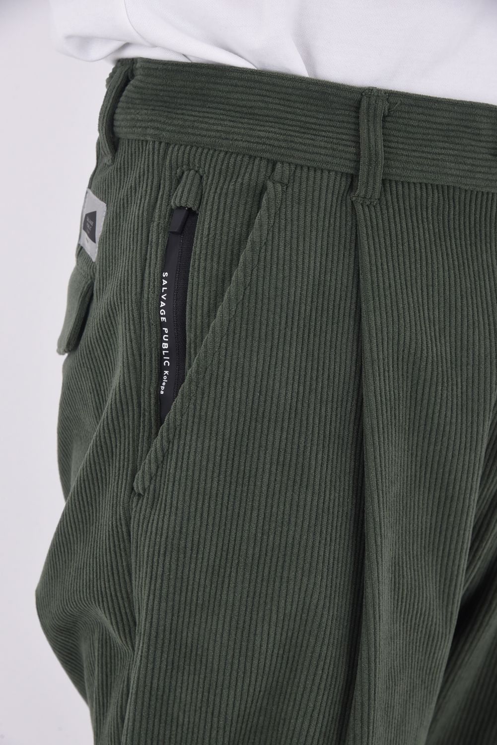Uka Corduroy Trousers / コーデュロイ テーパードシルエット ワンタックトラウザー (オリーブ)