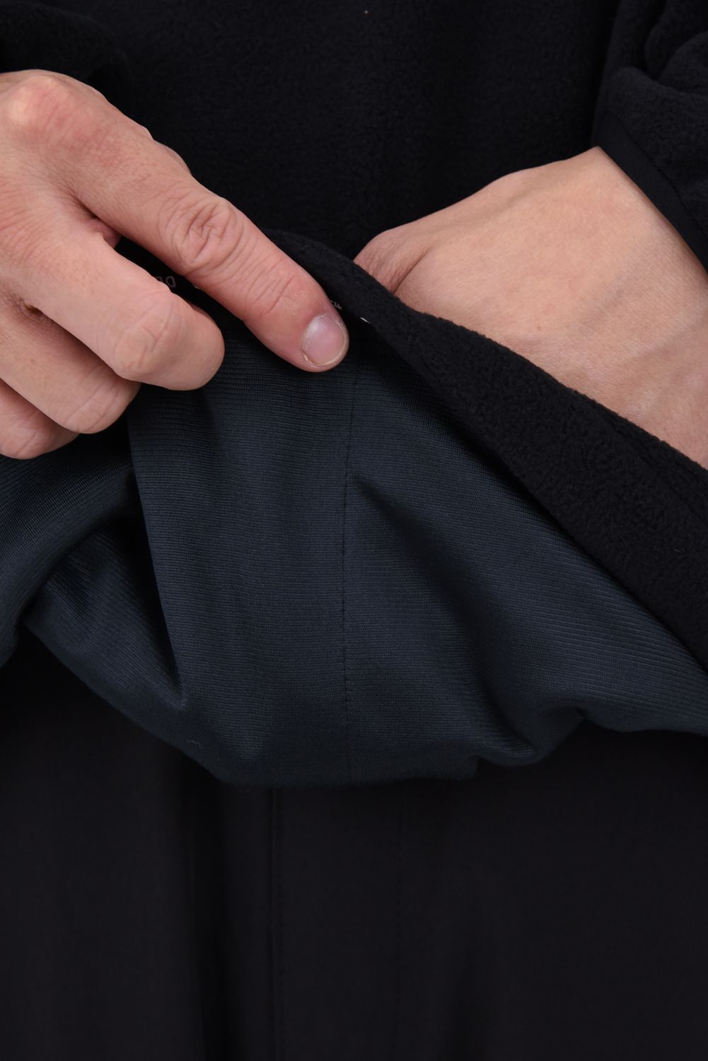 【26AW】 DVG Fleece Mock Tops / フリース素材 オーバーサイズ サイドポケット 長袖モックネックトップス (ブラック)