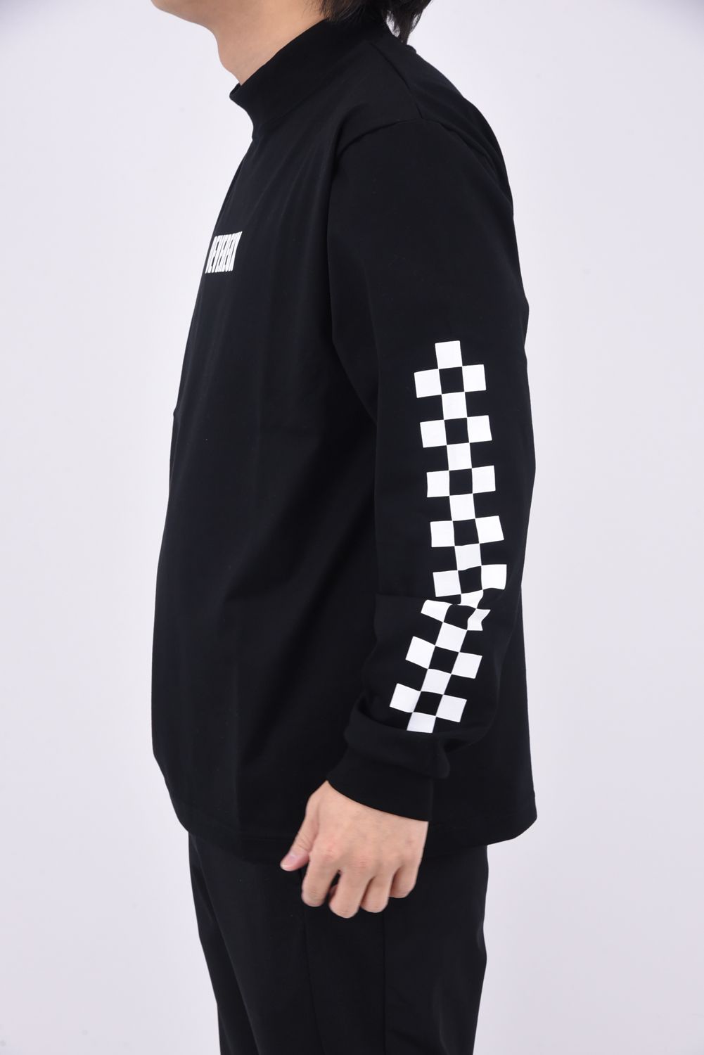 【期間限定ポイント10倍】【25SS】 LOGO ASSORTED LONG SLEEVE MOCK TEE / ロゴプリント ロングスリーブ モックネック (ブラック)