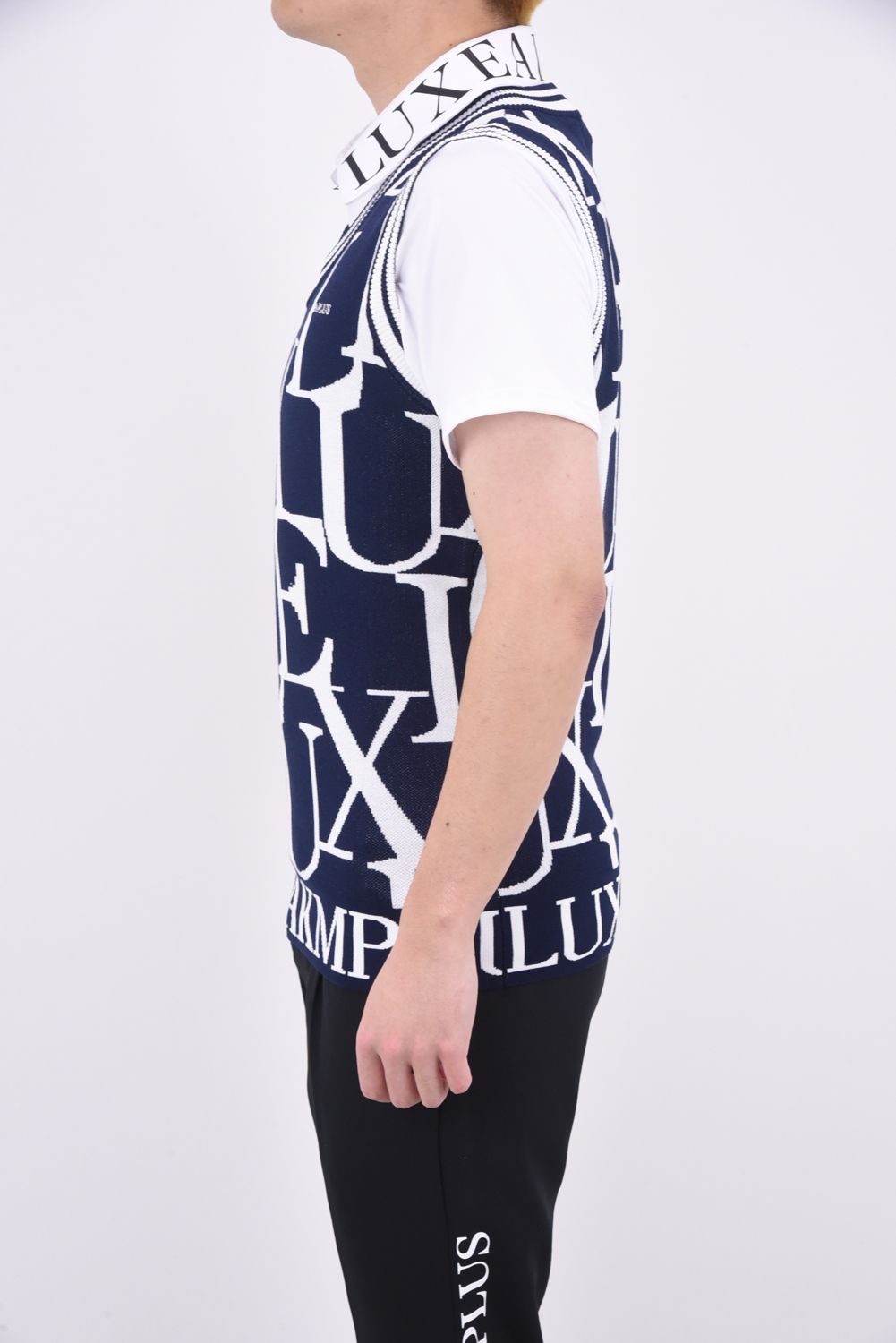 LUXE PATTERN NO SLEEVE KNIT /  総柄ロゴ Vネック ニットベスト ネイビー