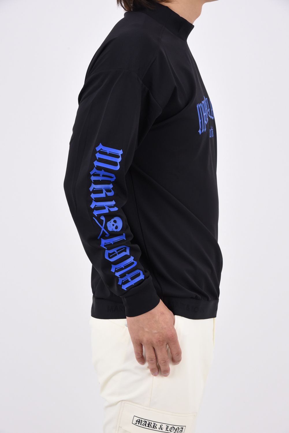 【26AW】 FRACTUR SMOOTH MOCK NECK / ブラックレターフォントロゴ 長袖モックネックTシャツ (ブラック)