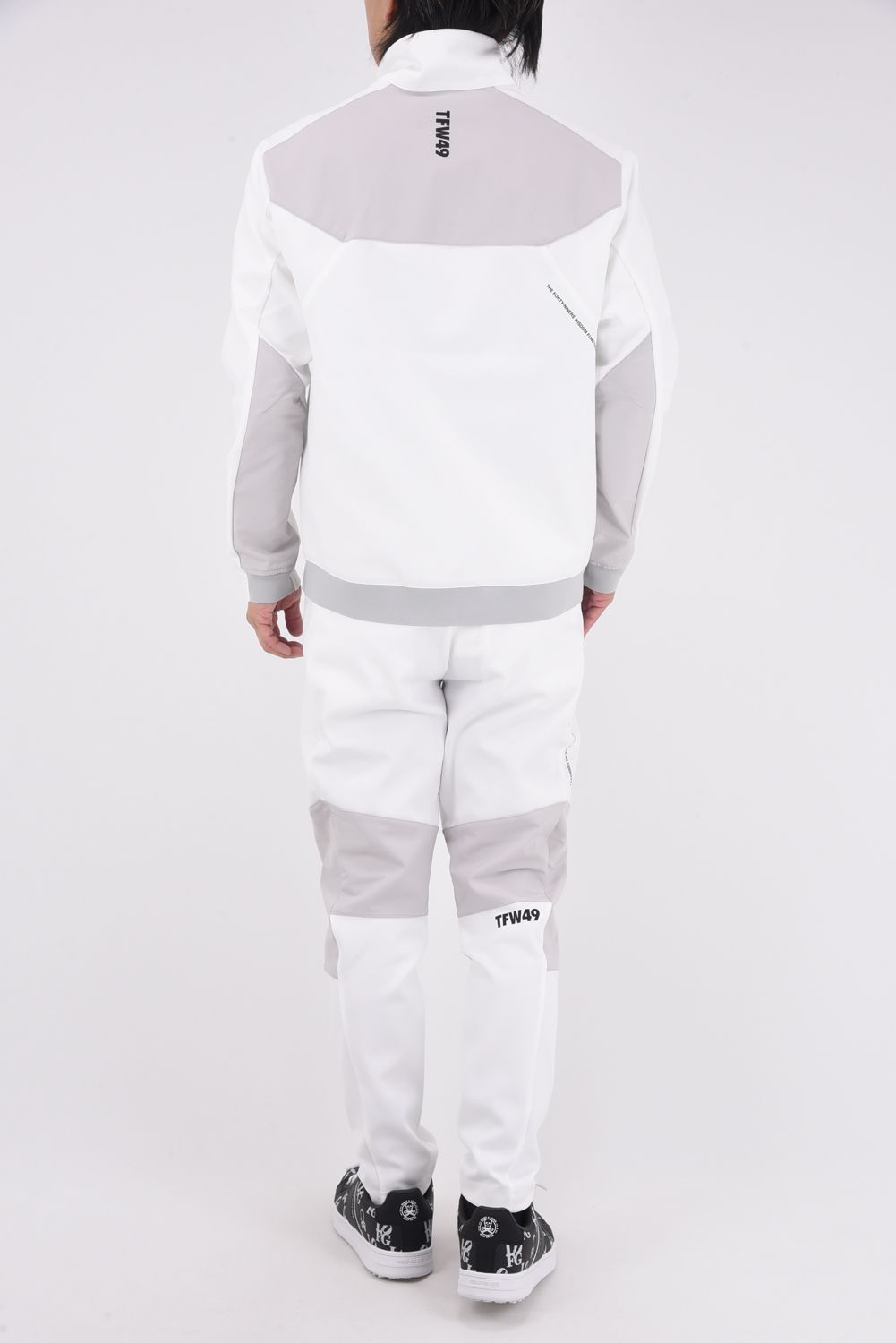 【25AW】 MULTI PURPOSE BLOUSON / ダンボール素材 異素材切り替え ストレッチロングパンツ (ホワイト/ライトグレー)