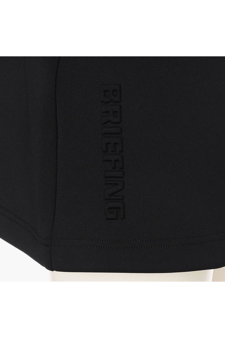 凹凸で表現されたBRIEFINGロゴのアクセント。