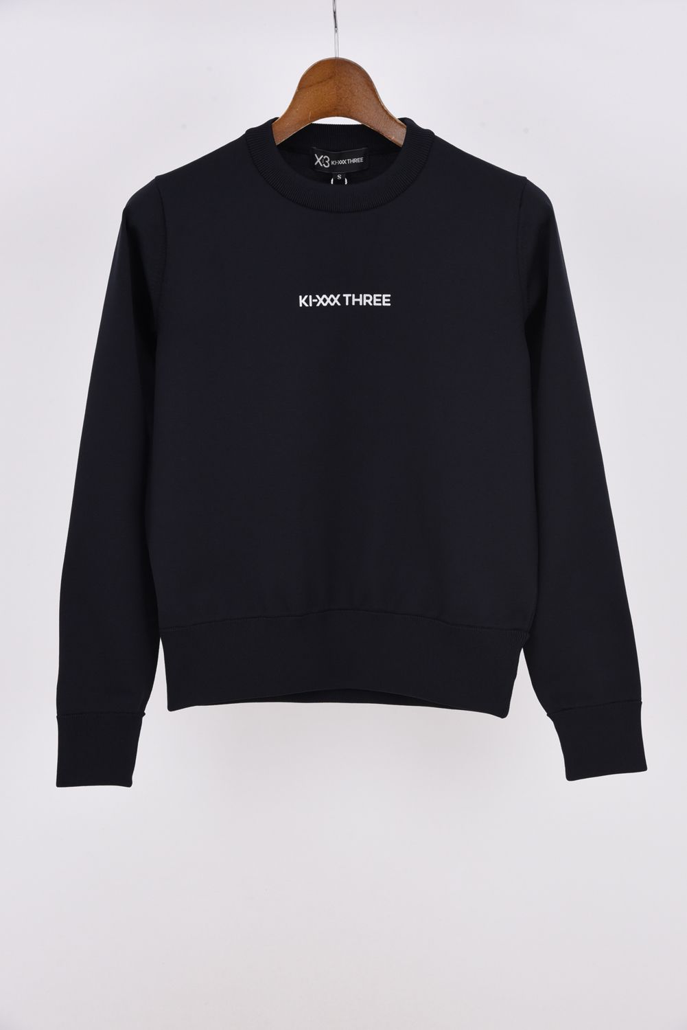 【26AW】【レディース】 COMFORT HOLLOW FIBER KNIT / ブランドロゴ クルーネック スポーツニット (ブラック)