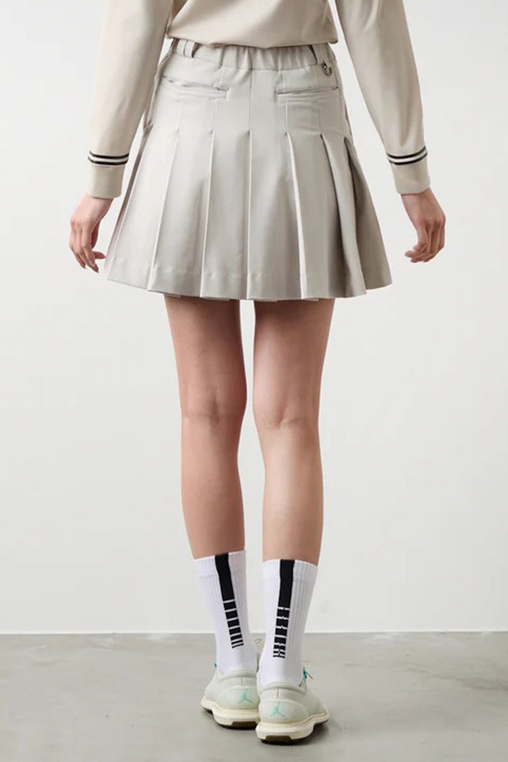 【25AW】【レディース】 BACK SIDE PLEATS SKIRT / バック サイド プリーツスカート (ホワイト)