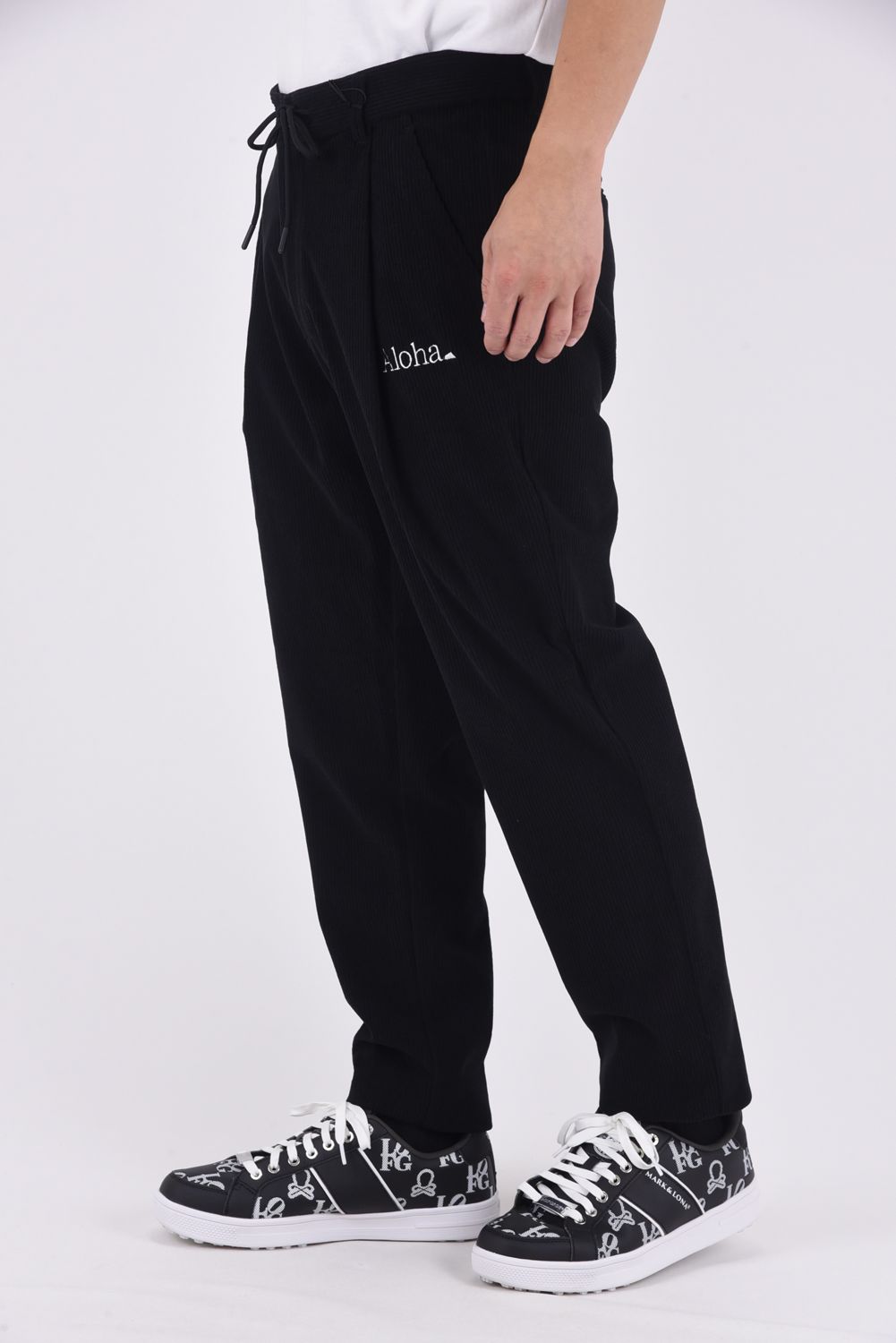 Uka Corduroy Trousers / コーデュロイ テーパードシルエット ワンタックトラウザー (ブラック)