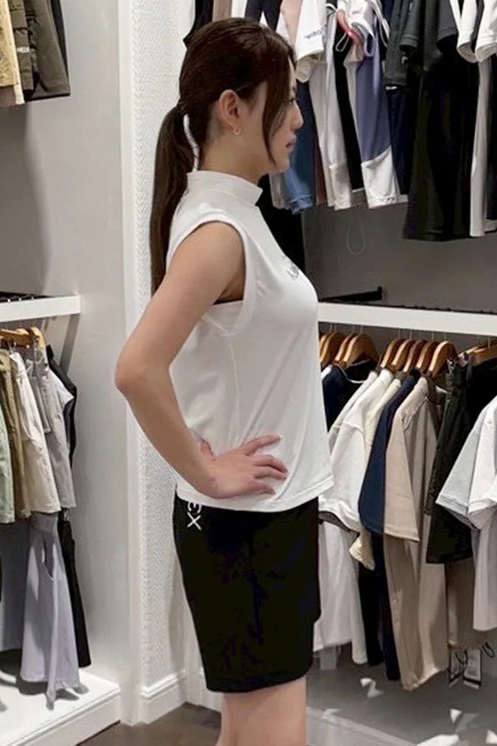 【ポイント10倍】 【26SS】【レディース】 DOT MESH NS MOCK TEE / ドットメッシュ生地 3Dブランドロゴ ノースリーブ モックネックTシャツ (ホワイト)
