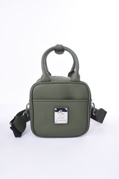 CUBE BAG / 113プレートロゴ シンセティックレザー キューブバッグ (カーキ)