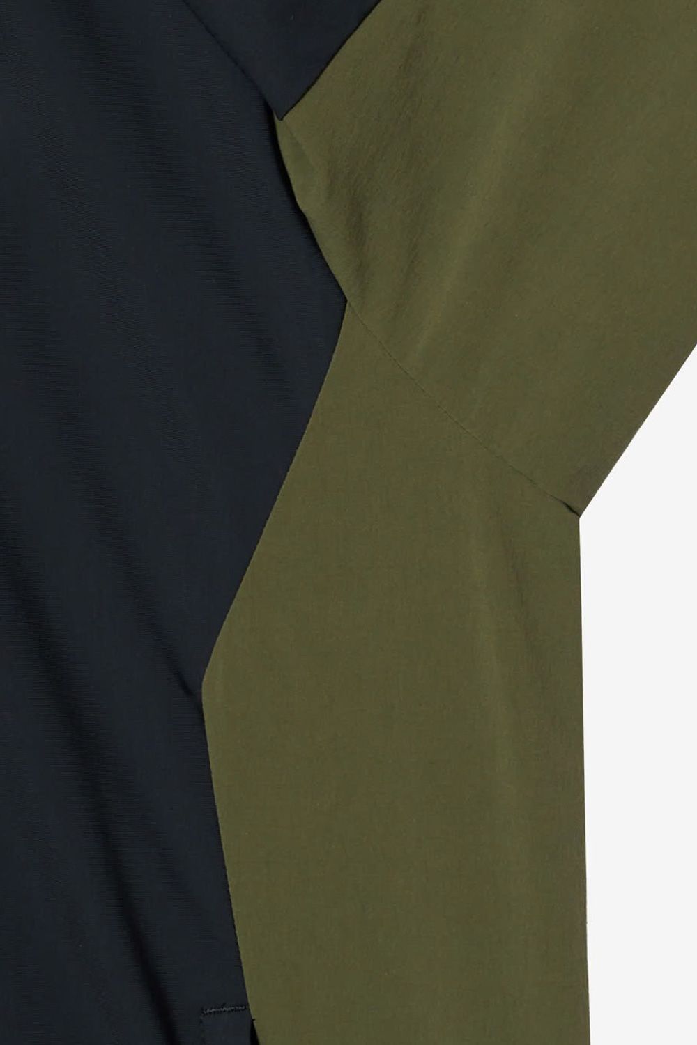 【26AW】 SHELL PULLOVER TRAIN / ナイロン クルーネック プルオーバー  (ブラック)
