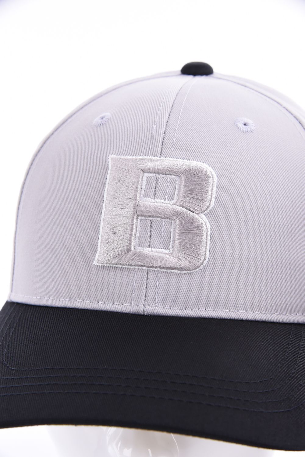 【26AW】 MEN’S 2-TONE INITIAL CAP / バイカラー ブランドイニシャル刺繍 キャップ (ライトグレー)