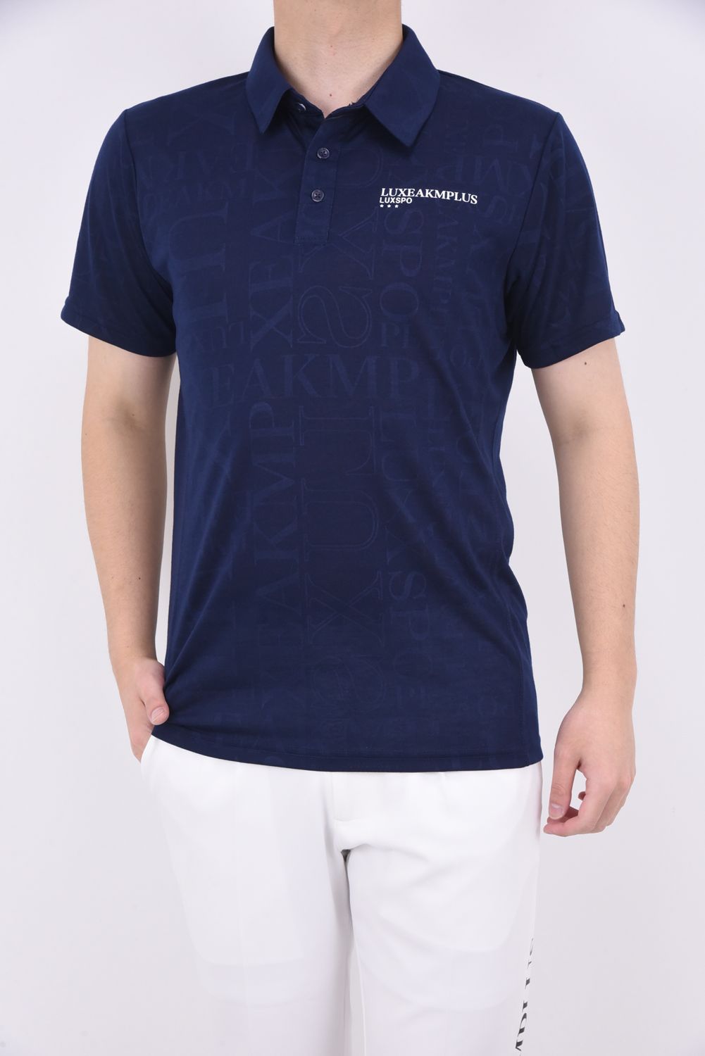 EMBOSSED PRINT POLO SHIRTS / ロゴパターン 半袖ポロシャツ ネイビー