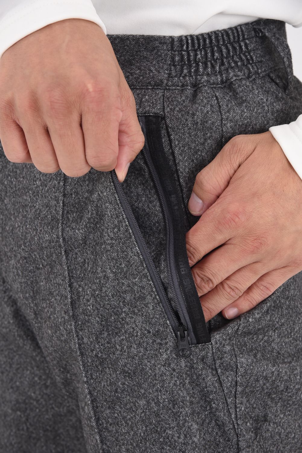 【25AW】 MEN'S WOOLY CREASED PANTS / ウール風 センタークリース ロングパンツ (グレー)