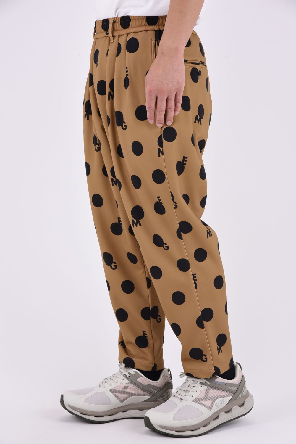 【26AW】 ORIGINAL PRINT DOT PANT / ドット柄プリント テーパードパンツ (ベージュ)