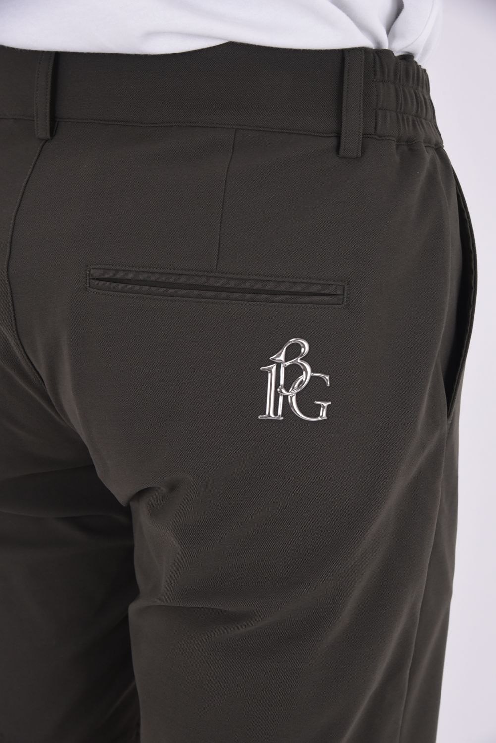 【25SS】 113 GOLF EMBOSS SHORTS / ブランドロゴ エンボス ショートパンツ (カーキ)