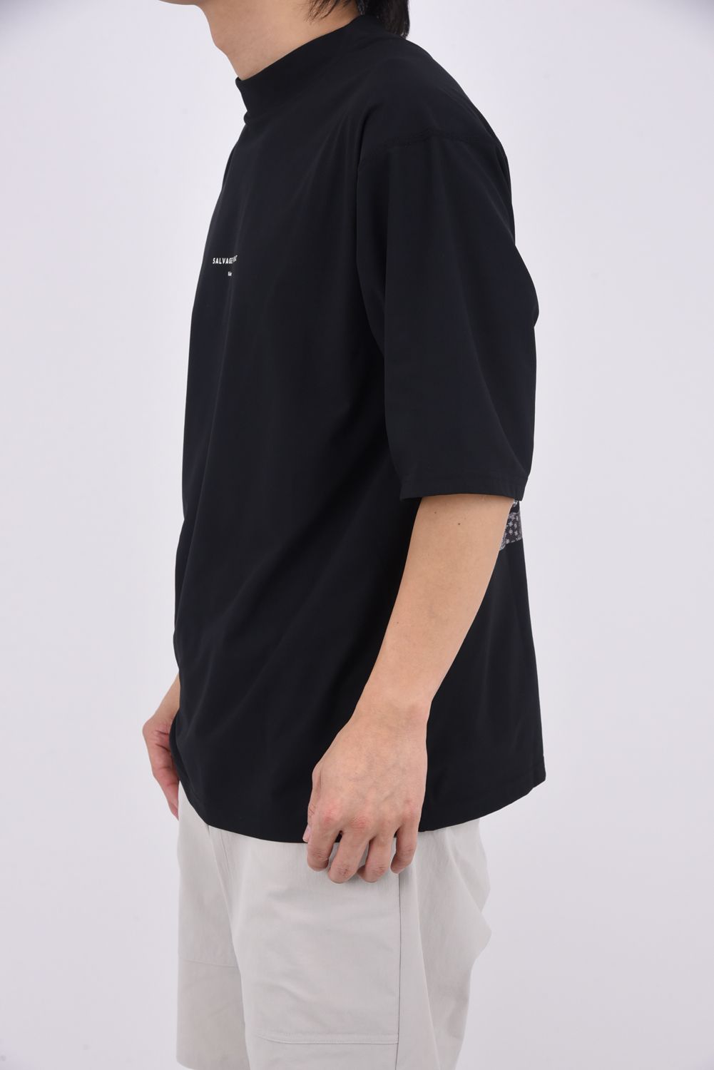 【26SS】 SURF Mockneck S/S(TI LEAF Paisley) / バックプリント モックネックTシャツ (ブラック)