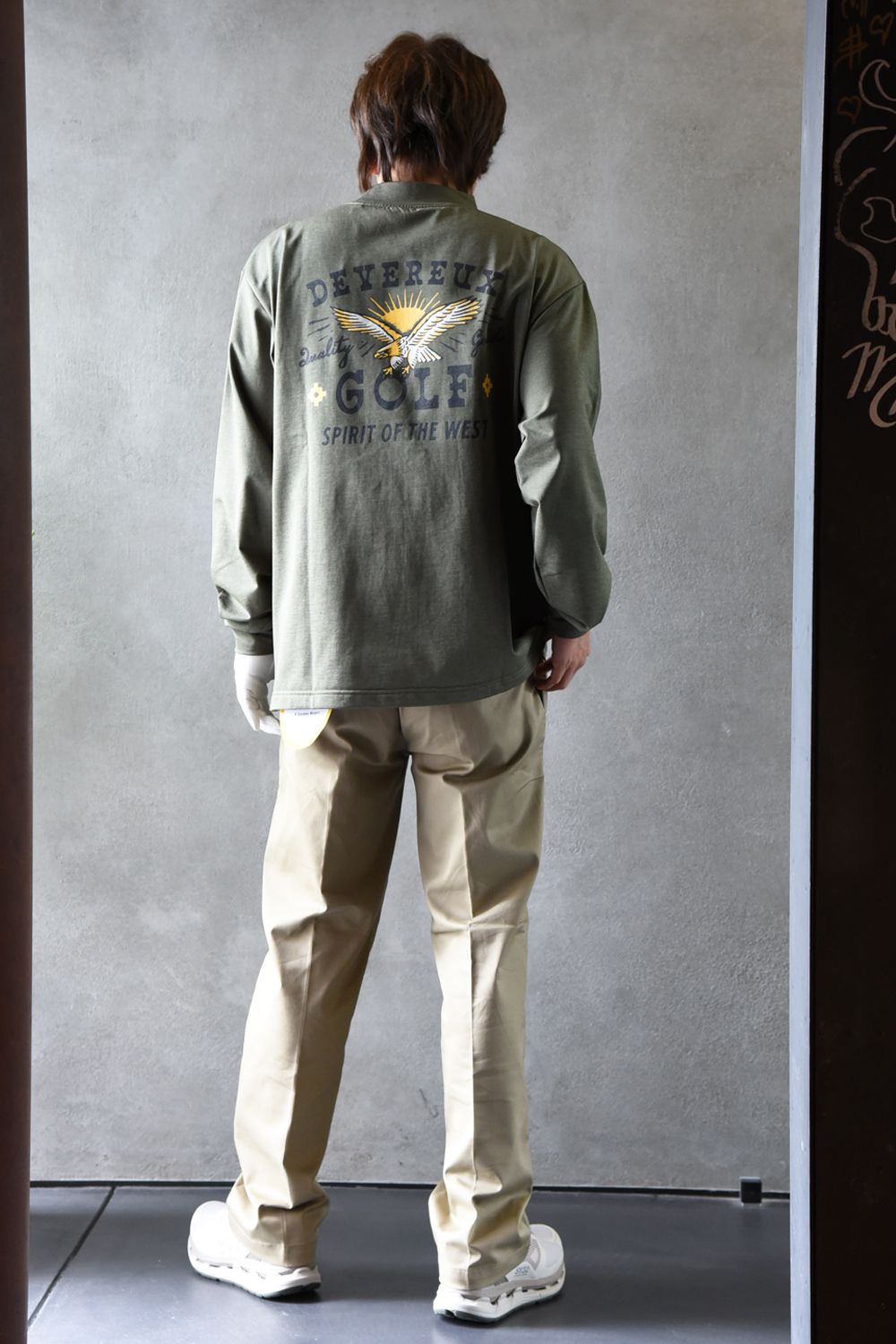 【DEVEREUX GOLF】 オリーブ×ベージュのアースカラーコーデ