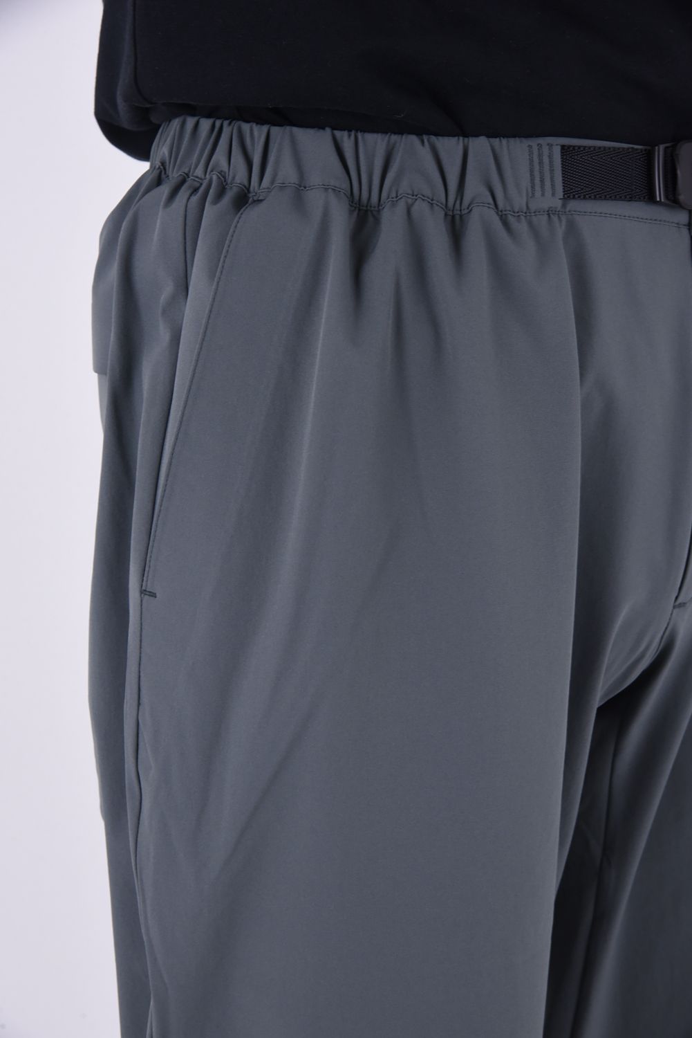 ALTO STIRAMENTO LONG PANTS / ブランドロゴ ストレッチ ベルト付き ロングパンツ (チャコール)