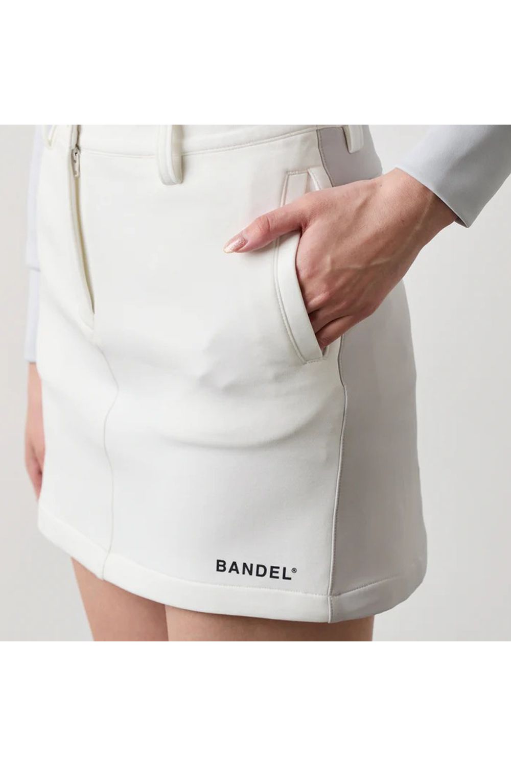 【25AW】【レディース】 SWITCHED FABRIC SKIRT / ボンディング素材 ハイブリッドスカート (ホワイト)