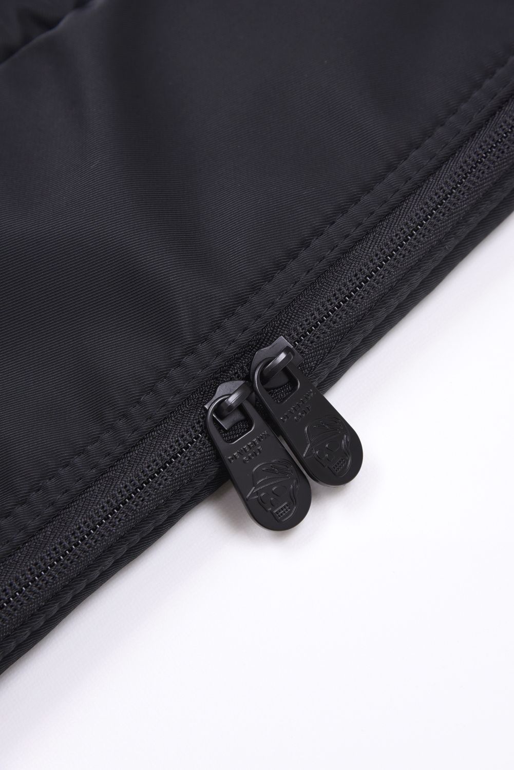 【26AW】 Assorted Travel Cover / 刺繍デザイン トラベルカバー (ブラック）