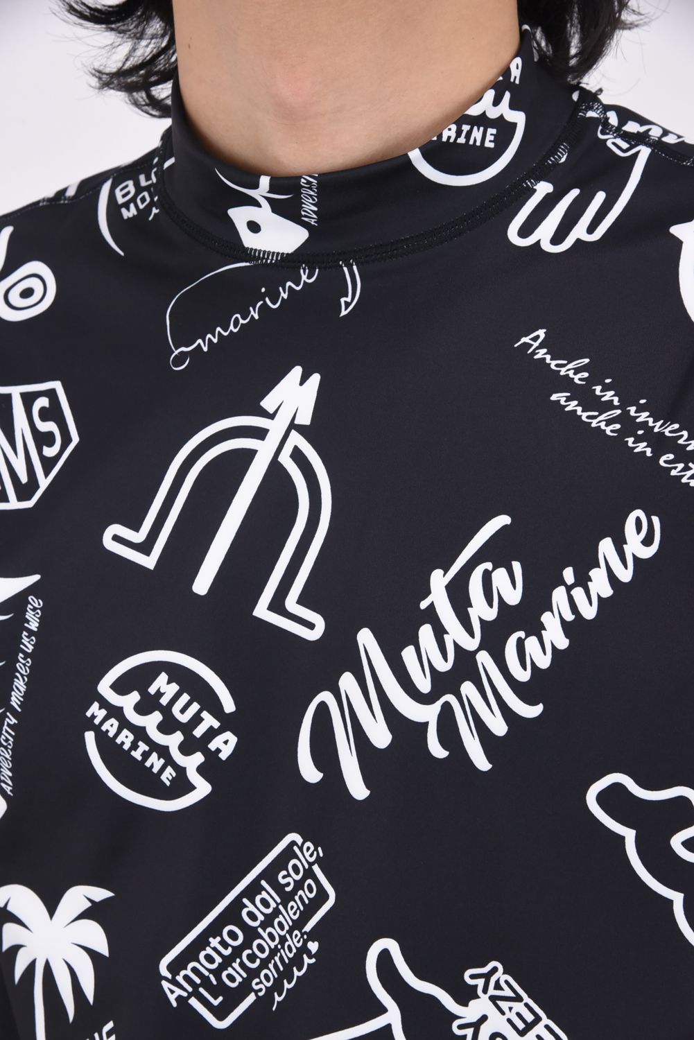 スーパーセール タイムセール 時間 - muta RANDOM モックネック ランダムロゴ / SHIRT MOCK LOGO メンズウェア