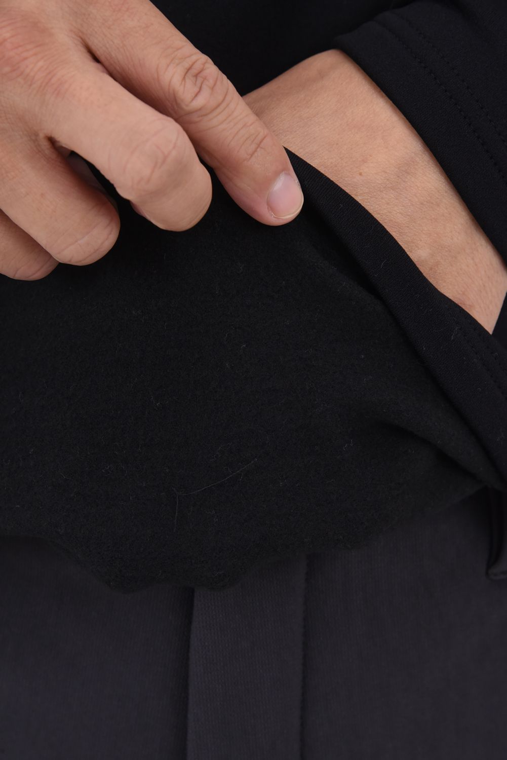 【25AW】 MEN’S WARM LS HIGHNECK / 裏起毛 ブランドロゴ モックネックTシャツ (ブラック)