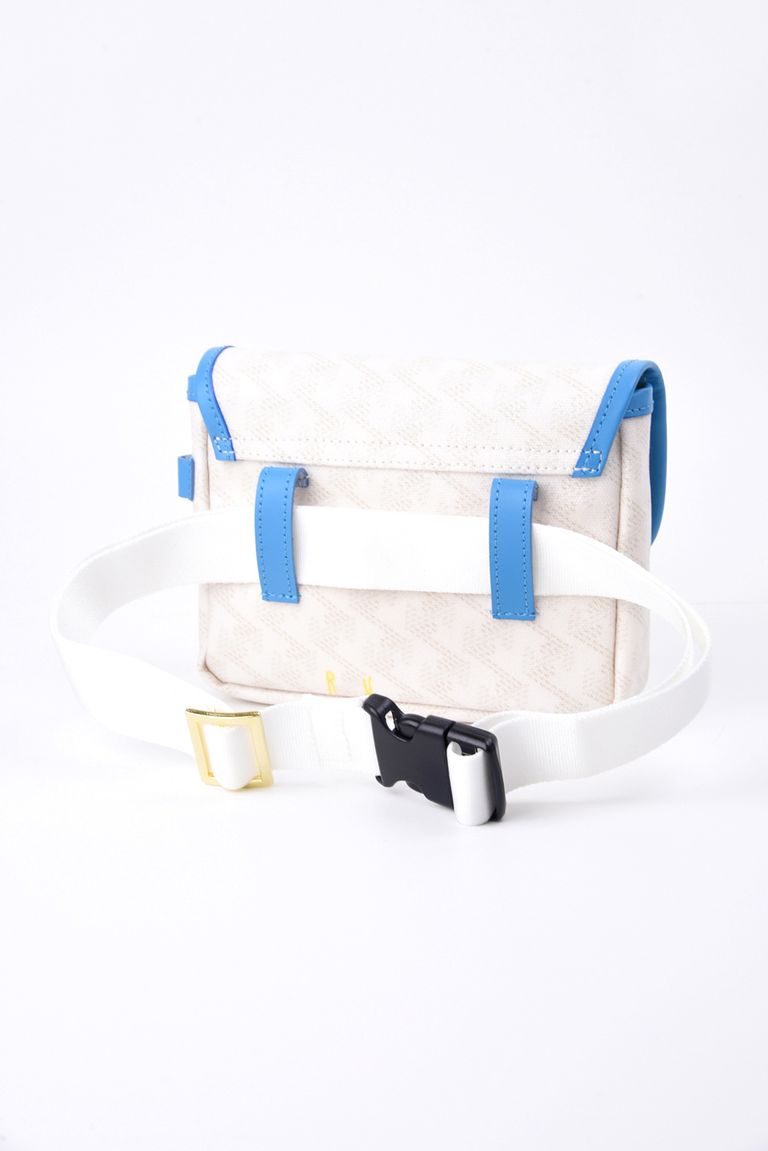 こちらのお写真のショルダーのベルトループ2連部分はウルトラマリンカラーではなく、モノホワイトの共地となります。ご了承の上、ご注文ください。