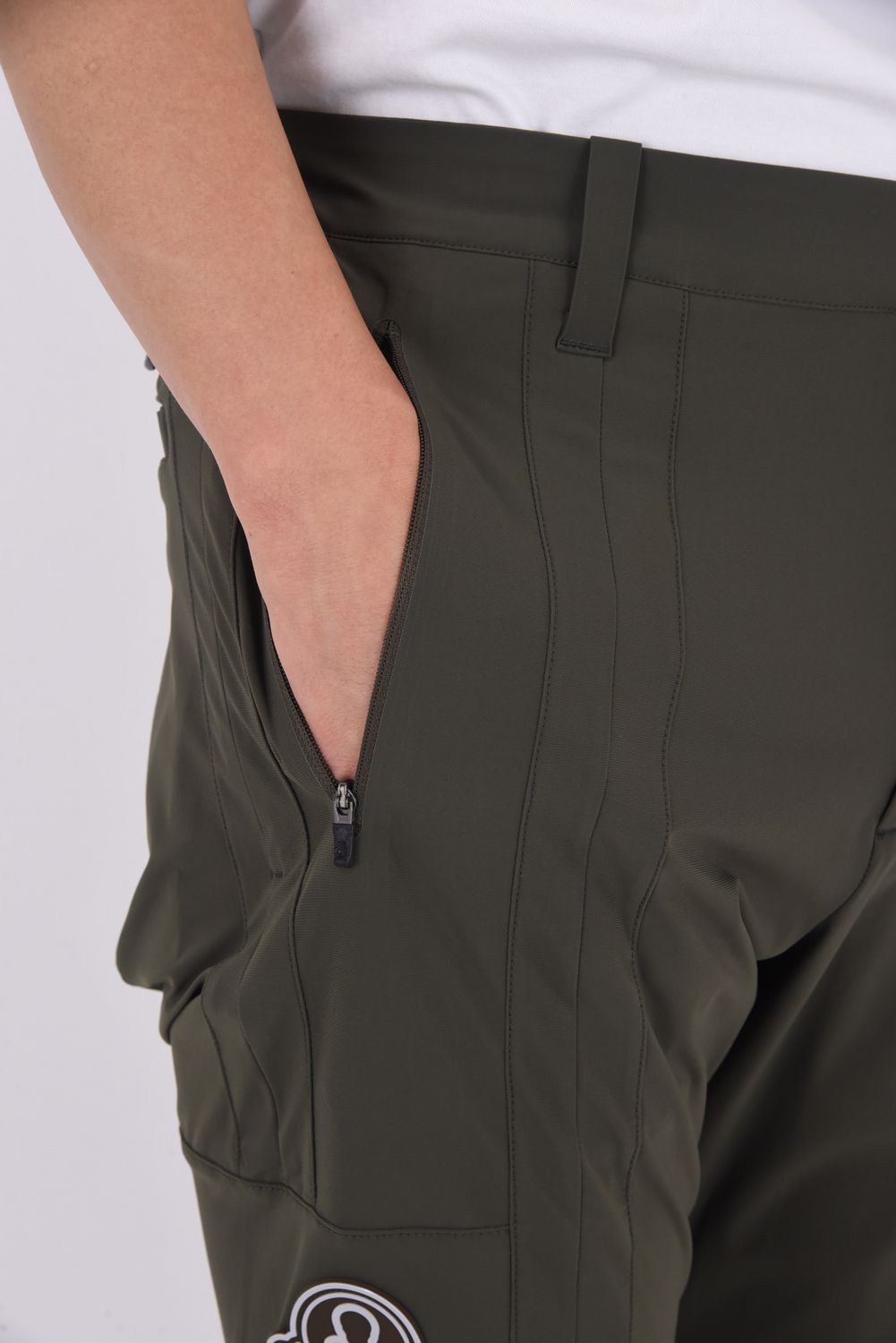 【2025AW】 S.I.D HYPER STRETCH PANTS / リフレクターロゴプリント シリコンワッペン テクニカルロングパンツ (カーキ)