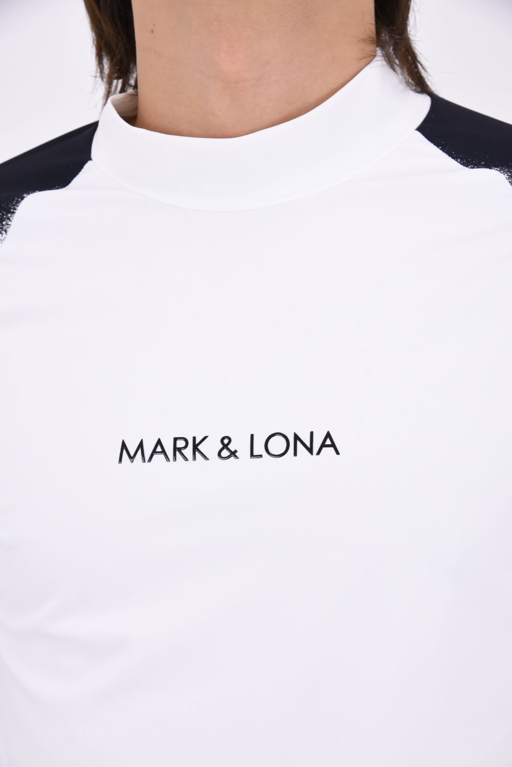 【26AW】 VANGUARD PANEL MOCK NECK / モノトーン サイドロゴ UVカット モックネックTシャツ (ホワイト)
