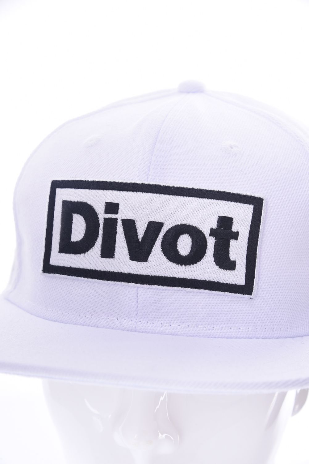 DIVOT CAP / 3D刺繍 筆記体ロゴ キャップ ホワイト