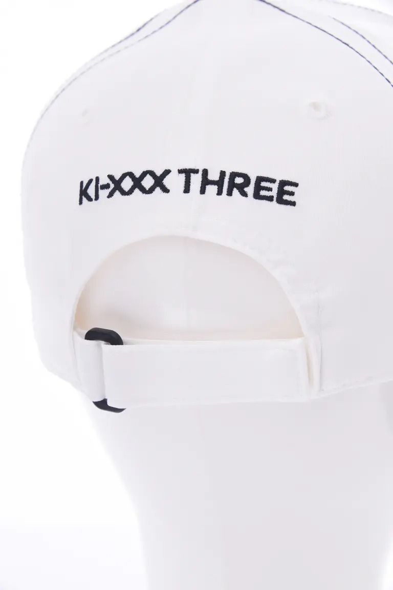 【26AW】 KIX3 BASIC LOGO CAP / ブランドロゴ刺繡 キャップ (ホワイト/ブラック)