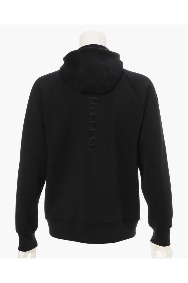 凹凸で表現されたBRIEFINGロゴを背面、袖に配置。