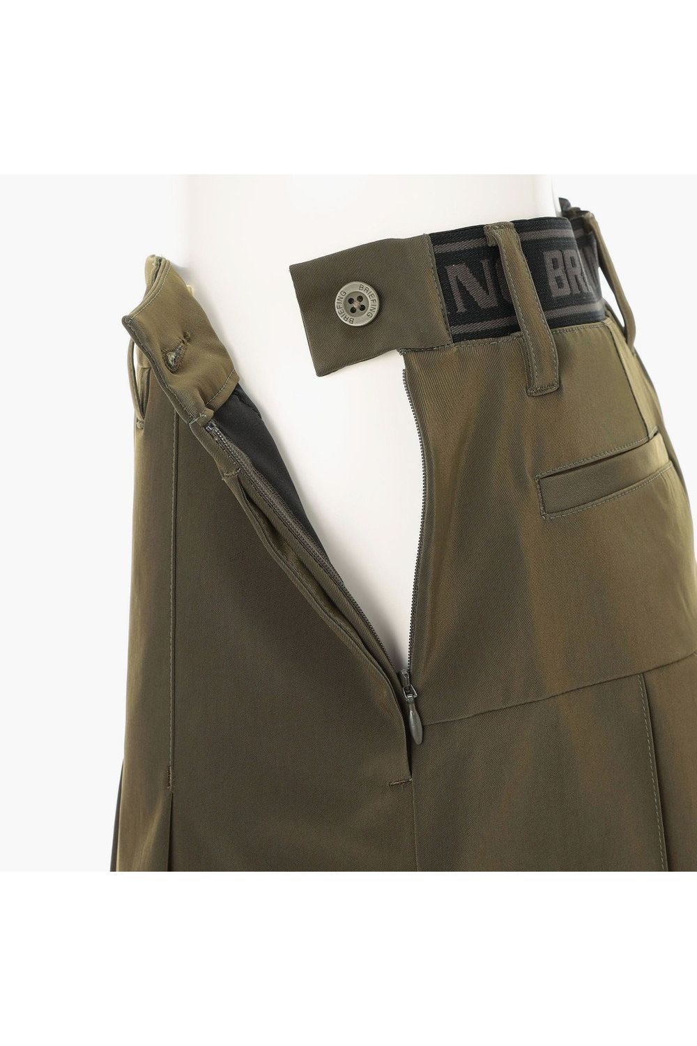 【26SS】【レディース】 WOMEN’S WR NYLON 3D LOGO PLEATED SKIRT / ナイロンストレッチ 3Dロゴ プリーツスカート (オリーブ)