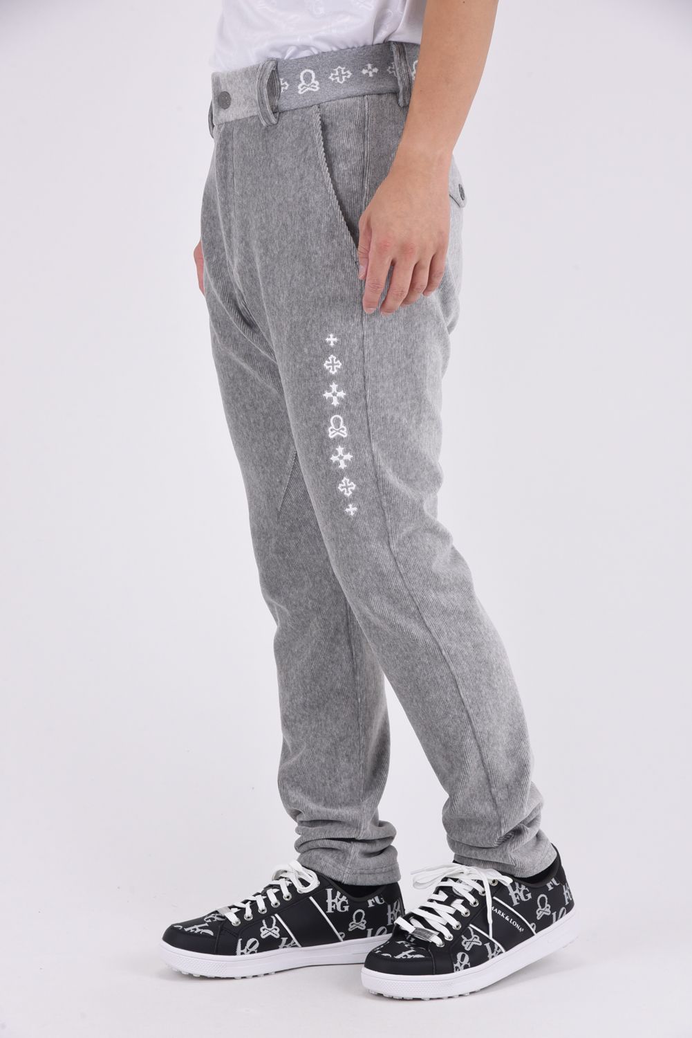 【2025AW】 SVASTIKA TRACK PANTS / コーデュロイジャージー クロスモチーフ刺繍 トラックパンツ (グレー)