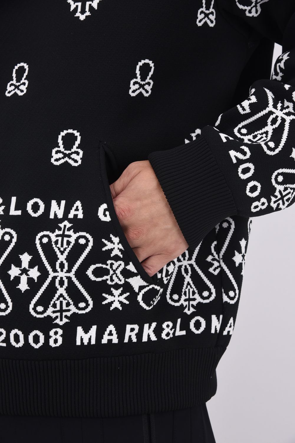 【2025AW】 SVASTIKA POLY FLEX HOODIE / クロスモチーフ オリジナルジャカード ニットフーディー (ブラック)