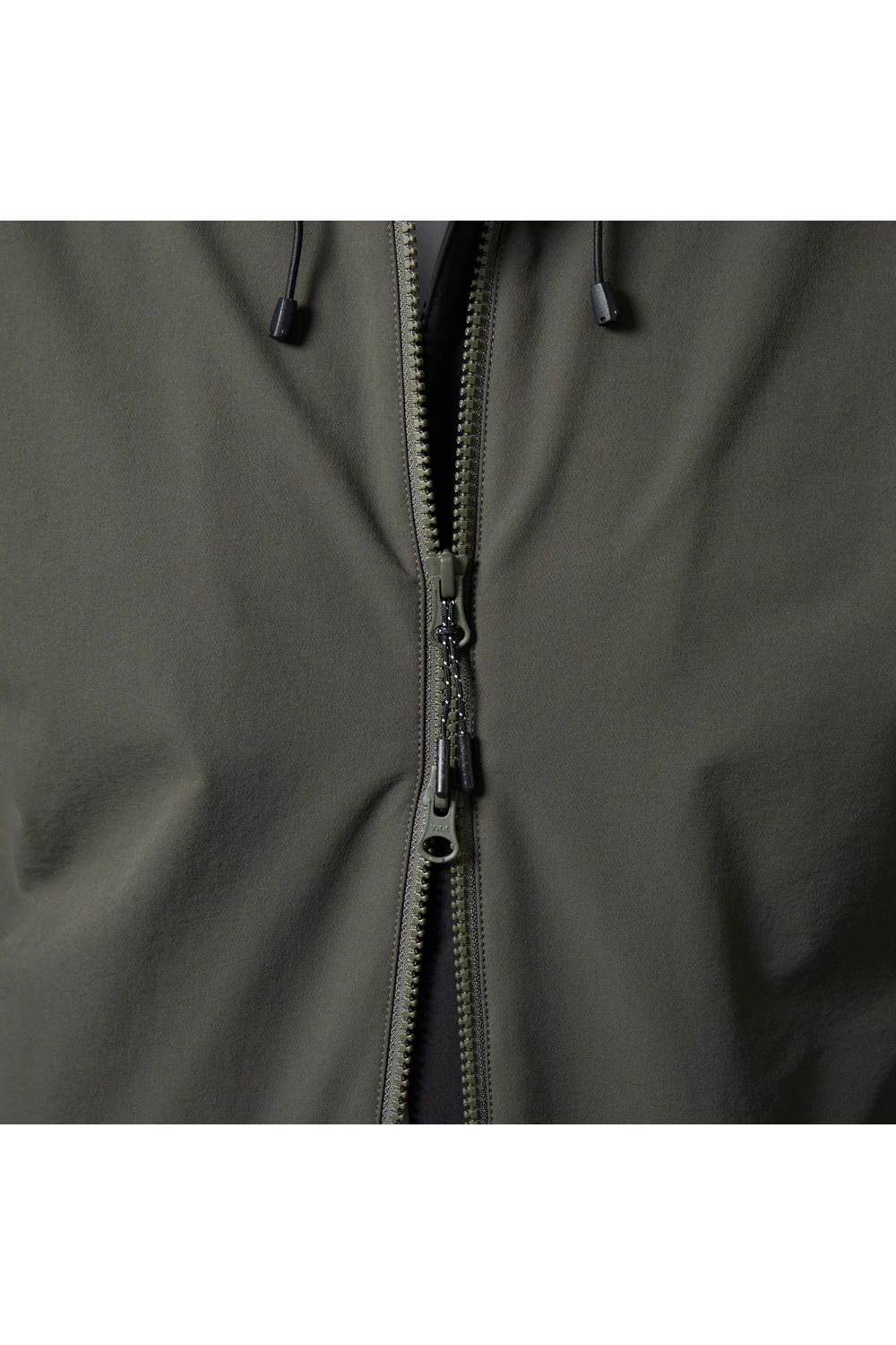 【26AW】 SHELL PARKA / CORDURA®ファブリック シェルパーカー (カーキ)
