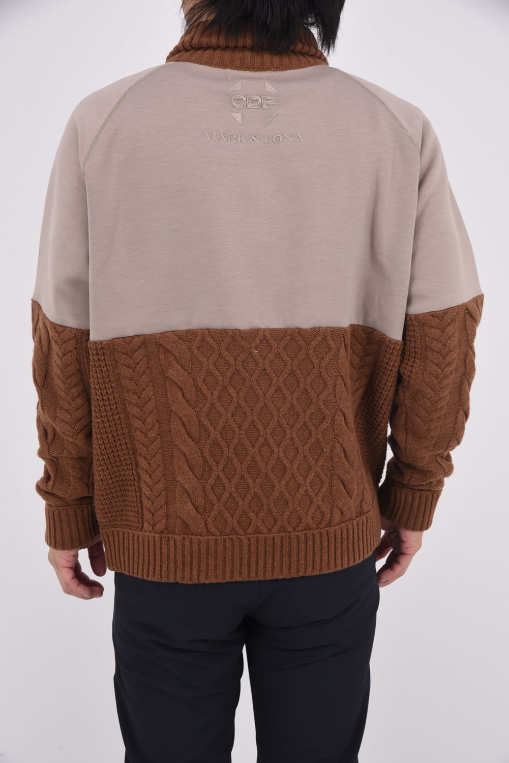 【25AW】【CDEシリーズ】 HBKT / ツートーン ロゴ刺繍 ハイブリッドプルオーバーニット (ブラウン)