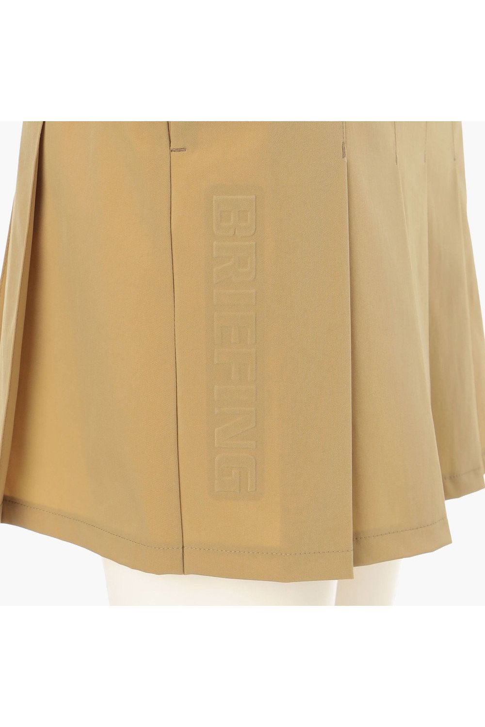 【26SS】【レディース】 WOMEN’S WR NYLON 3D LOGO PLEATED SKIRT / ナイロンストレッチ 3Dロゴ プリーツスカート (ベージュ)