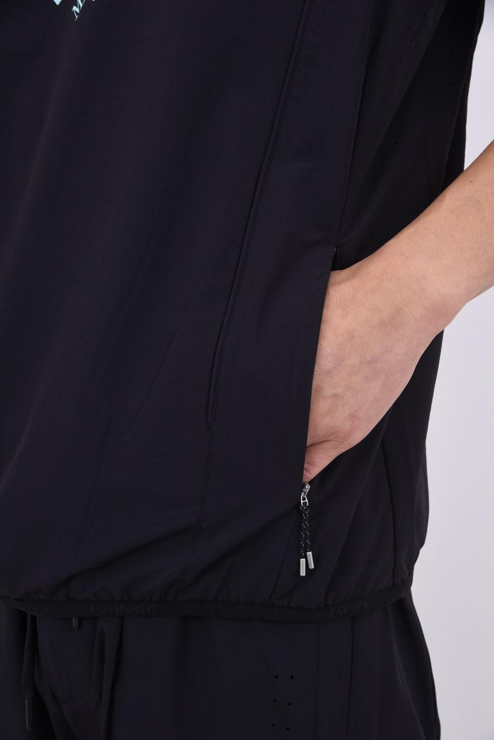 【26SS】【CODE COLLECTION】 PTMT / ストレッチナイロン クルーネックプルオーバー (ブラック)