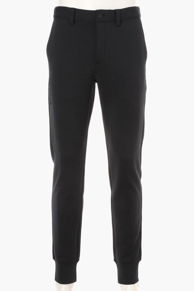 伸縮性に優れたストレッチジャージ素材を採用。