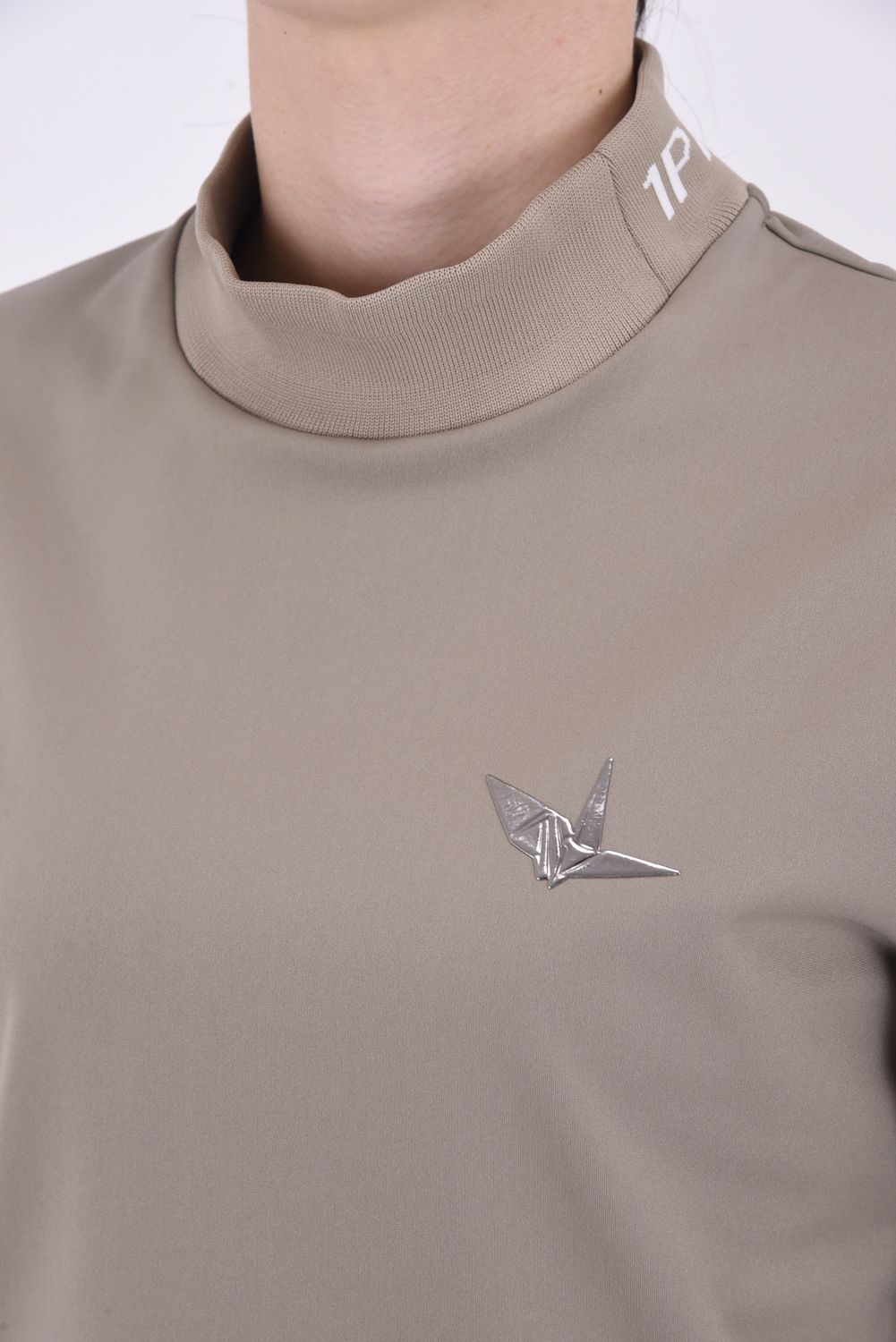 【レディース】 TAPE MOCK L/S / テープライン ロゴ ロングスリーブ モックネックTシャツ (ベージュ)