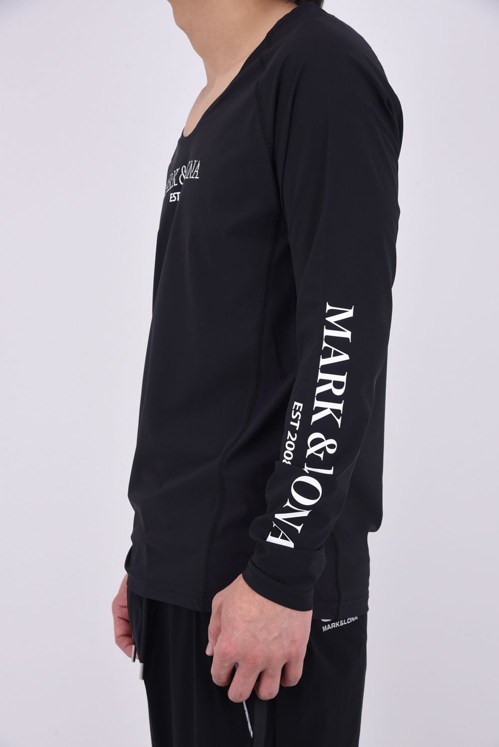 【26SS】 HEC U-NECK UV BASE LAYER / ブランドロゴ ロングスリーブ Uネック サマーインナーTシャツ (ブラック)