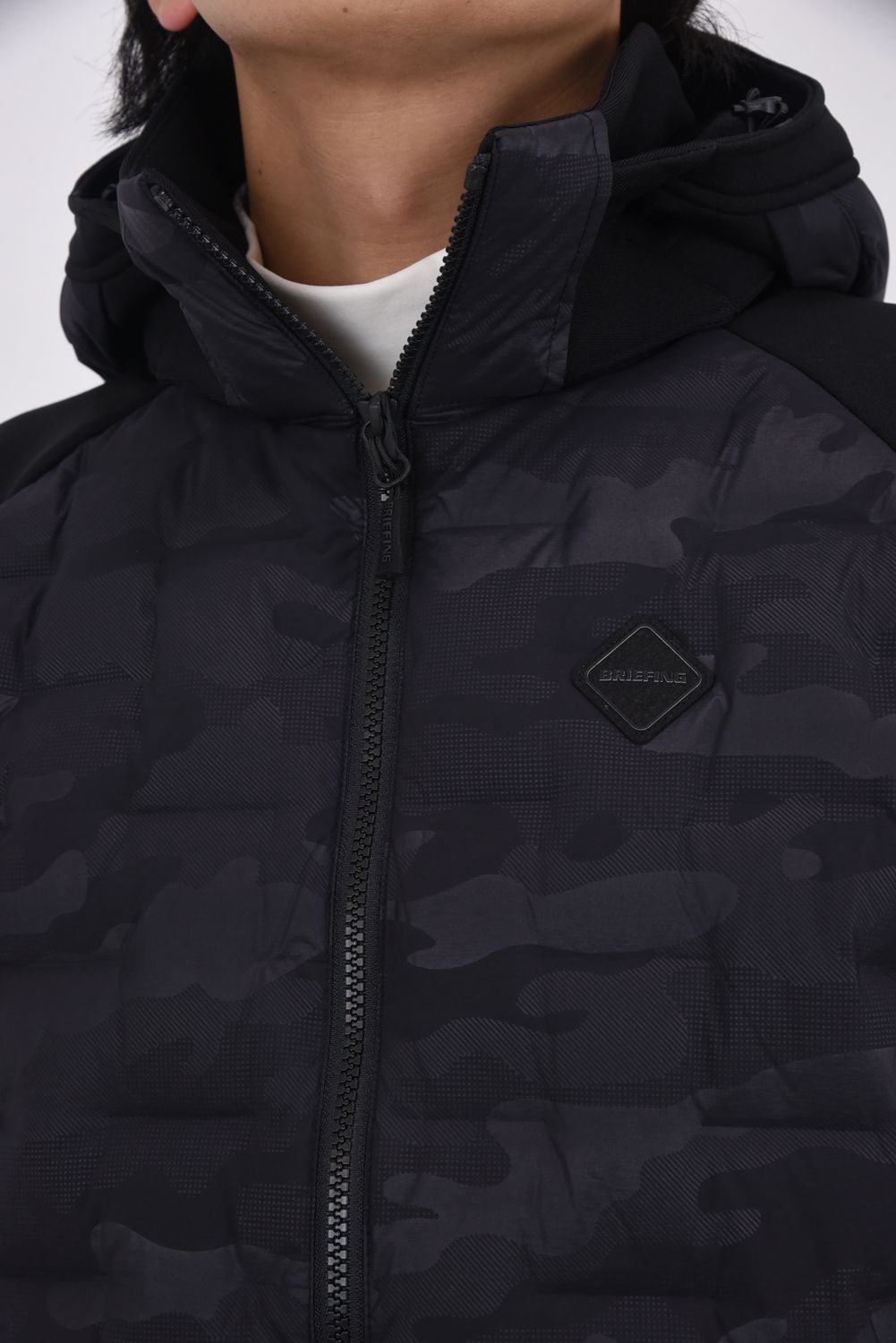 【25AW】 MEN'S HYBRID DOWN PARKA / ストレッチタフタ ダイヤモンドロゴ ハイブリッドダウンジップパーカー (ブラック/カモ)