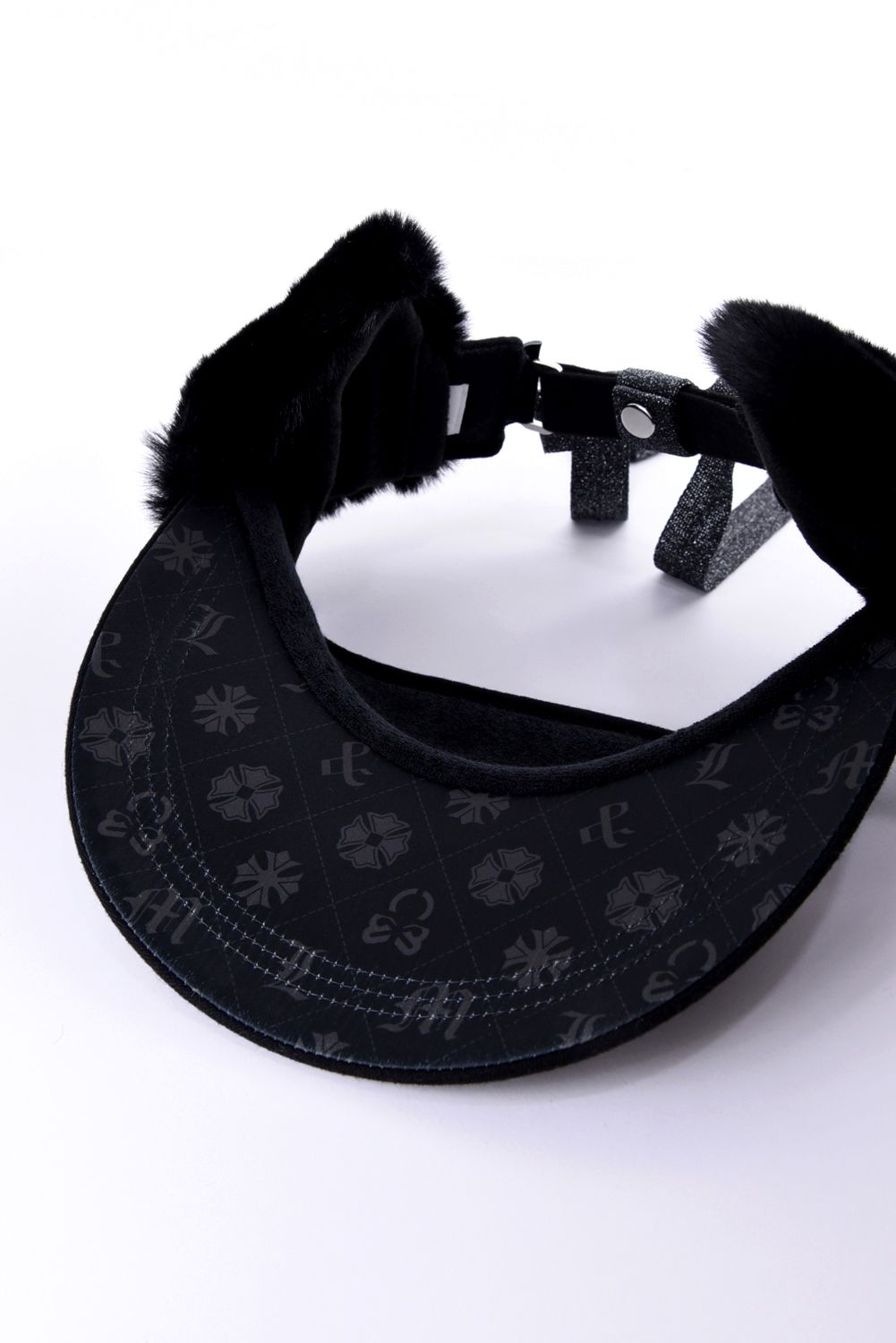 【26AW】【レディース】 FLEUR FUR RIBBON VISOR / 3Dロゴ刺繍 イヤーマフ付き 2WAYリボンサンバイザー (ブラック)