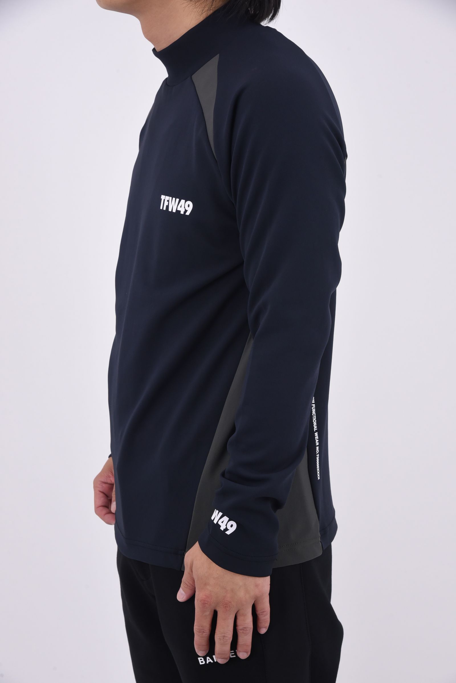 【25AW】 SIDE PANEL LONG SLEEVE MOCKNECK / サイドパネル モックネック ロングスリーブTシャツ (ブラック)