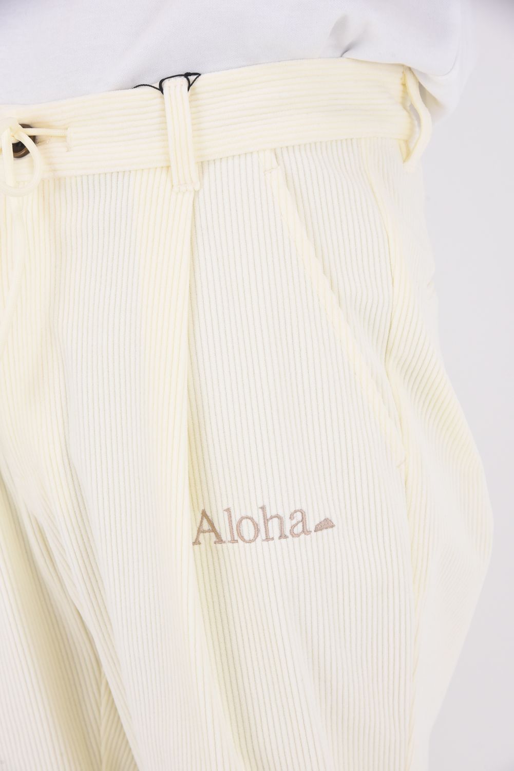 Uka Corduroy Trousers / コーデュロイ テーパードシルエット ワンタックトラウザー (アイボリー)