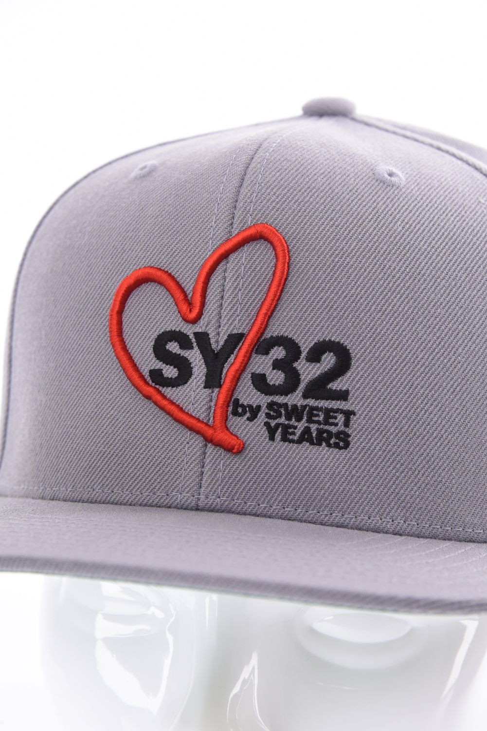 【26SS】 HEART MIX LOGO SNAPBACK CAP / ブランドロゴ刺繍 スナップバック フラットキャップ (グレー)