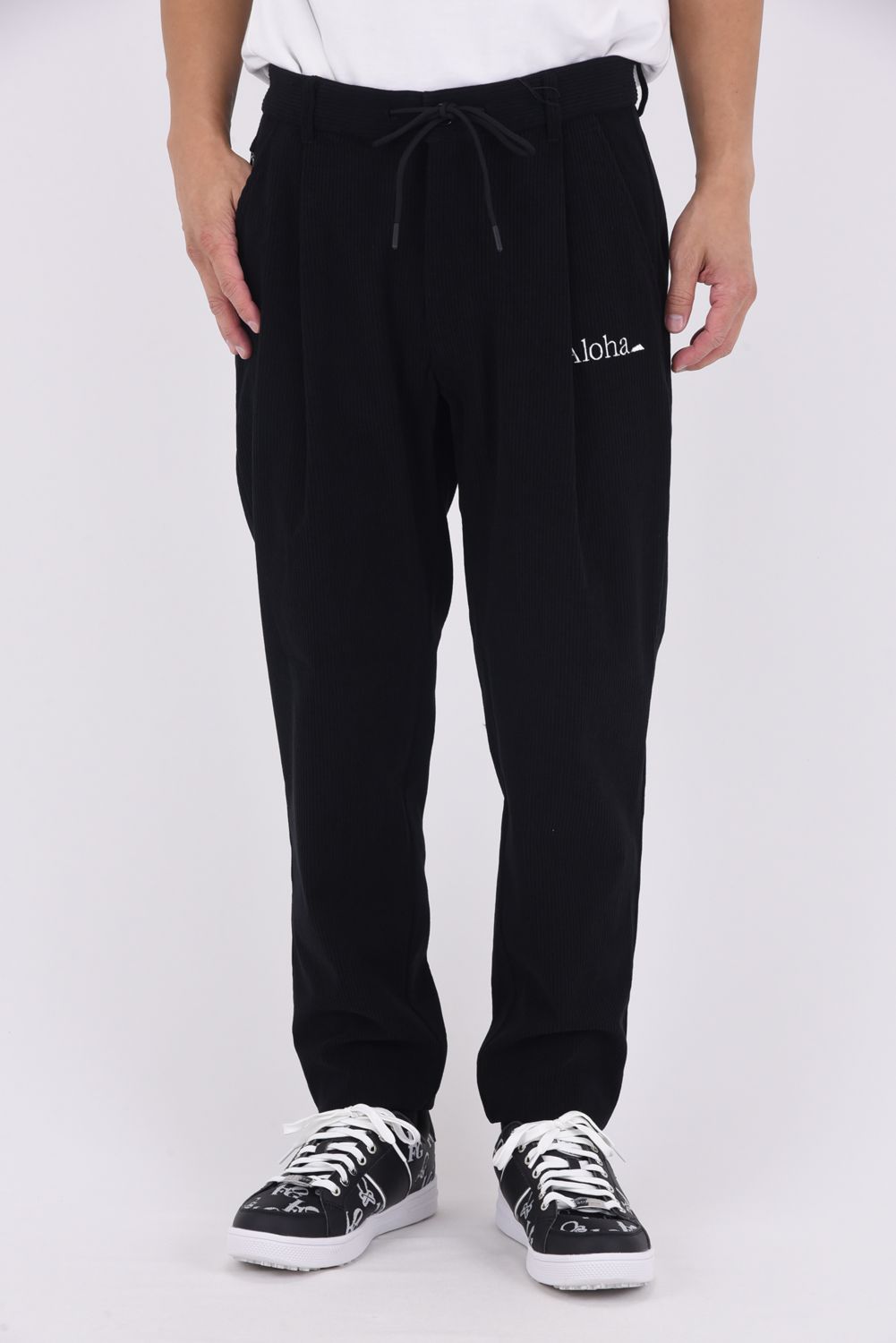 Uka Corduroy Trousers / コーデュロイ テーパードシルエット ワンタックトラウザー (ブラック)
