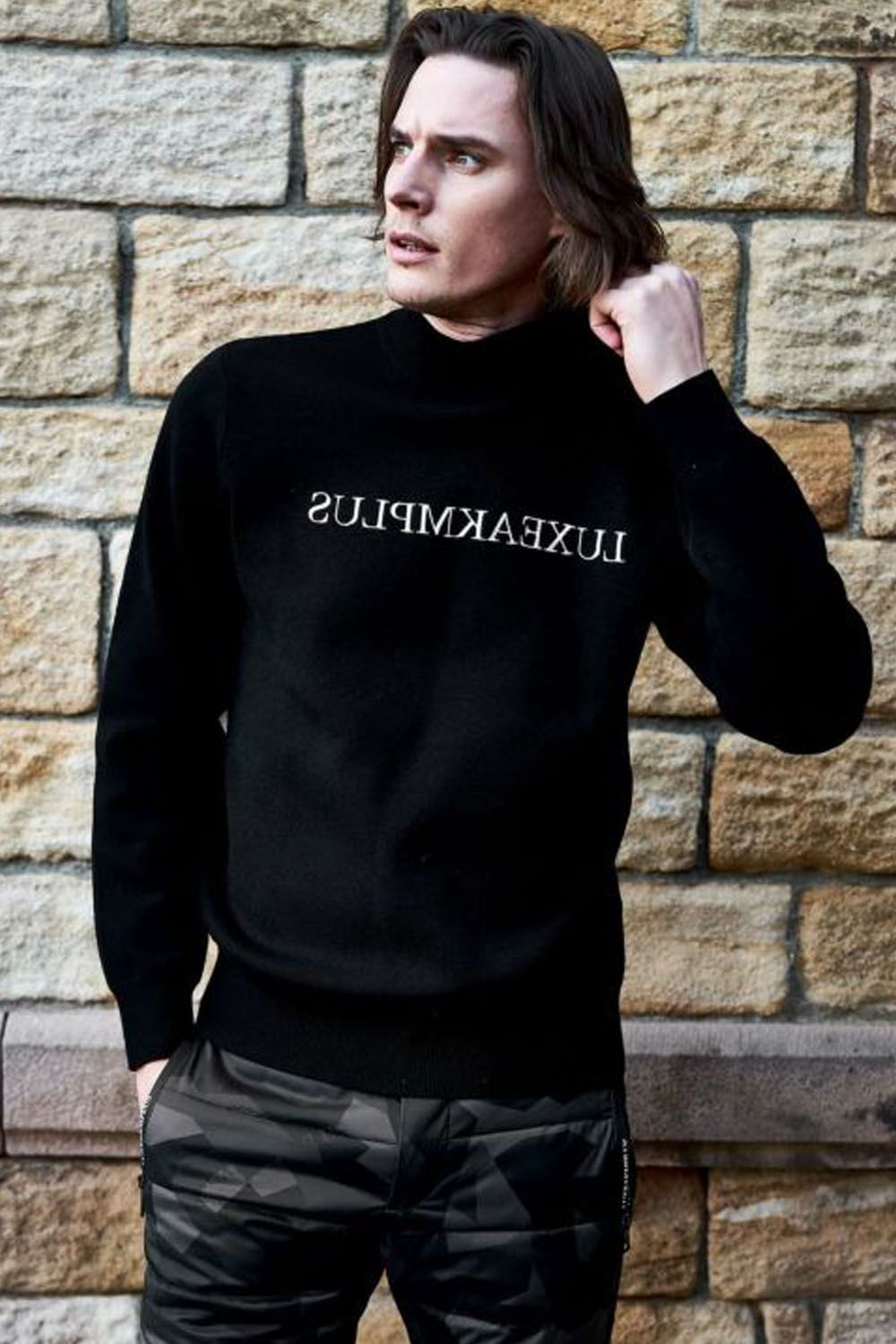 SIMPLE LOGO KNIT / ブランドロゴ ロングスリーブ ハイネック ニット (ブラック)