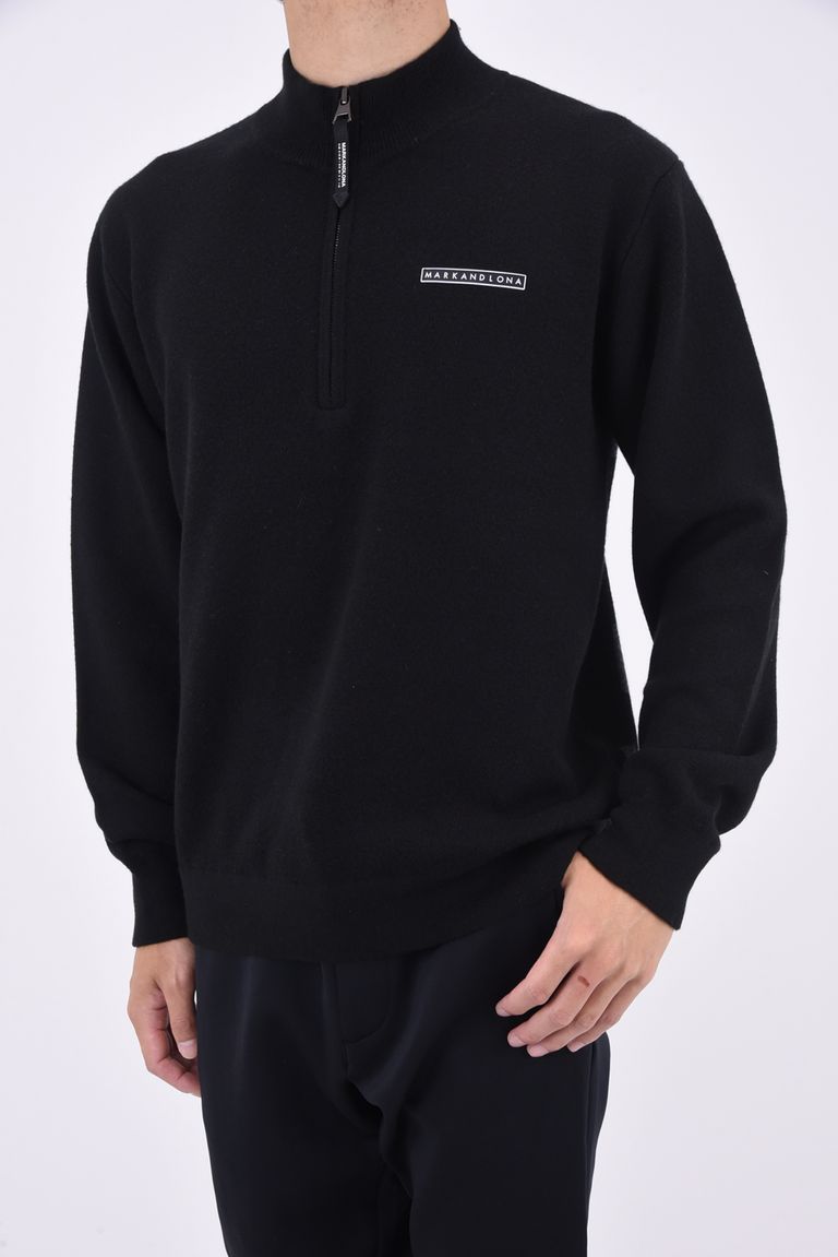 MARK&LONA - 【CODE COLLECTION】 TEXT LOGO HIGH NECK HALF ZIP KNIT  